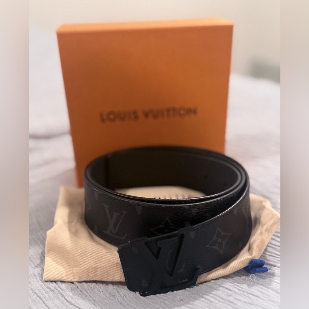LV INITIALES 40MM MATTE BLACK BELT